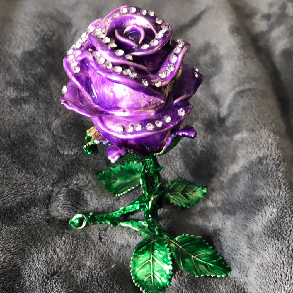 Beautiful small purple rose jewelry holder.